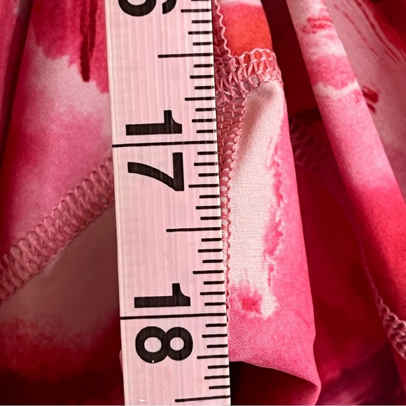 Athleta Printed Run With It Shorts Activewear UPF Lined Zip-Pocket Pink Size 3XL - Picture 7 of 16